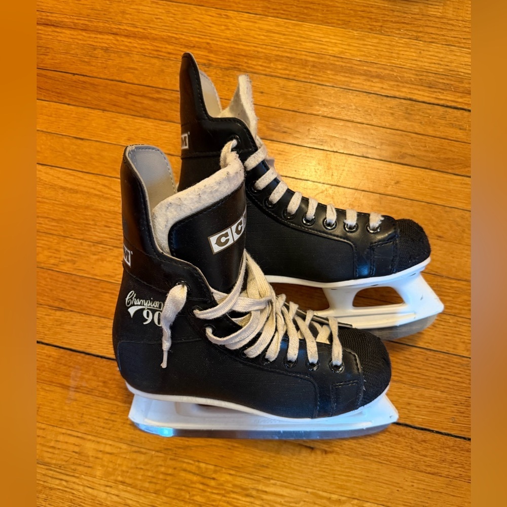 CCM Champion 90 Ice Skates